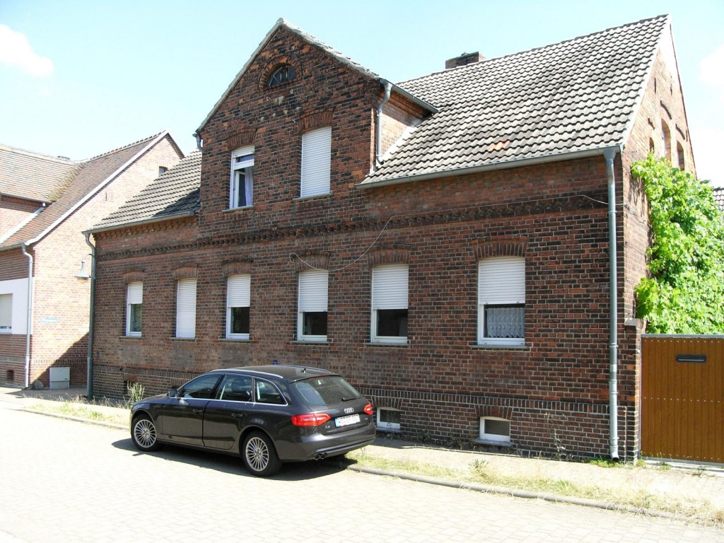 Solides Einfamilienhaus mit Scheune und Nebengelass